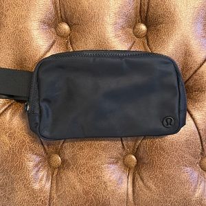 NWOT Lululemon Everywhere Belt Bag Black